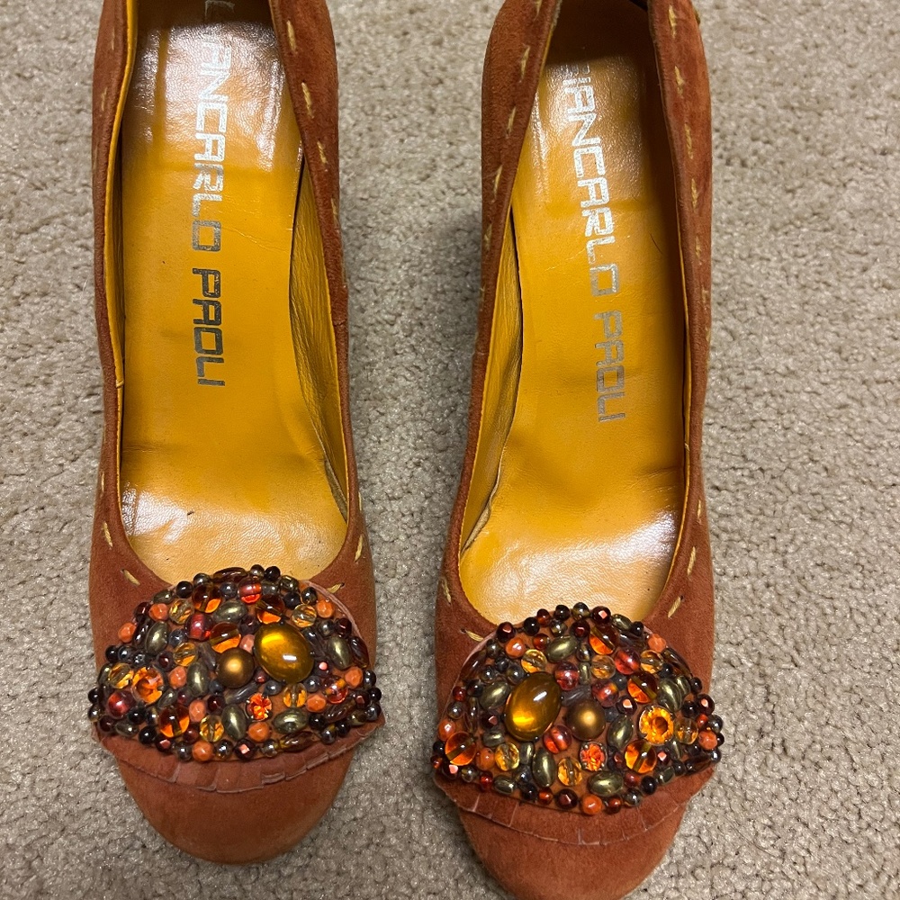 Giancarlo Paolo Orange suede pumps Size 8.5 US